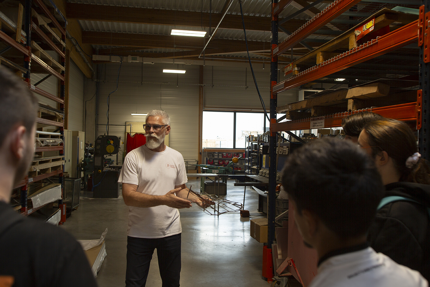 Visite de l'usine Roger Pradier avec des jeunes de la missions locale